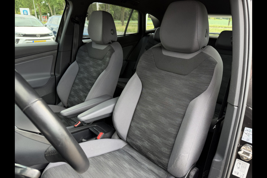 Volkswagen ID.4 Life 77 kWh / Trekhaak / Adapt. Cruise / Carplay / PDC V+A / Stoel verwarming