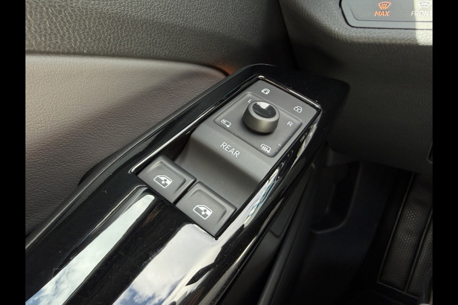 Volkswagen ID.4 Life 77 kWh / Trekhaak / Adapt. Cruise / Carplay / PDC V+A / Stoel verwarming