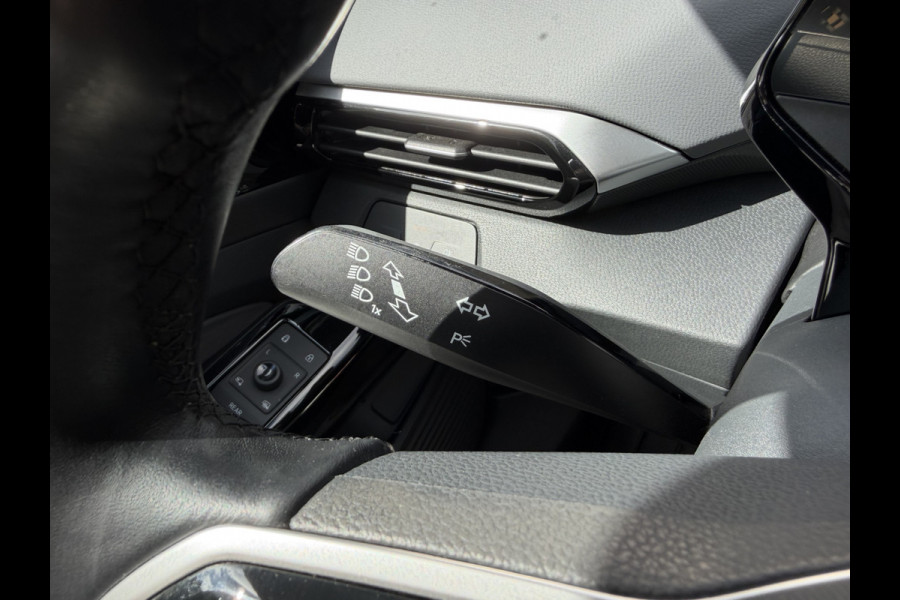 Volkswagen ID.4 Life 77 kWh / Trekhaak / Adapt. Cruise / Carplay / PDC V+A / Stoel verwarming