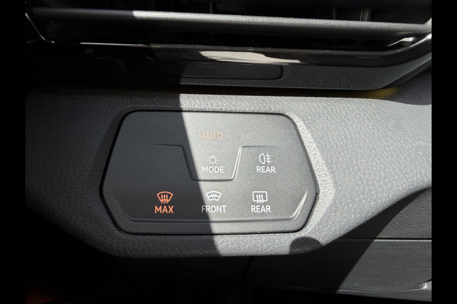 Volkswagen ID.4 Life 77 kWh / Trekhaak / Adapt. Cruise / Carplay / PDC V+A / Stoel verwarming