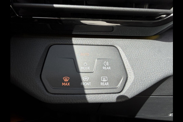 Volkswagen ID.4 Life 77 kWh / Trekhaak / Adapt. Cruise / Carplay / PDC V+A / Stoel verwarming
