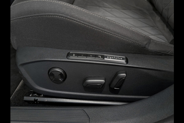 Volkswagen Golf 1.5 eTSI 1st Edition |GTI Pack|IQ-Light|Trekhaak|Massage|Panorama|Stuurverw.|Full opt.