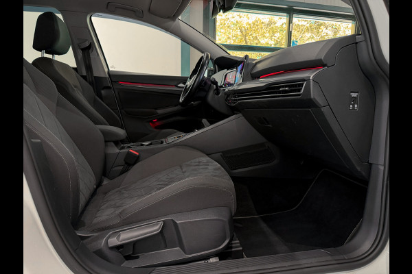 Volkswagen Golf 1.5 eTSI 1st Edition |GTI Pack|IQ-Light|Trekhaak|Massage|Panorama|Stuurverw.|Full opt.
