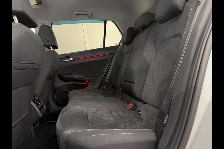 Volkswagen Golf 1.5 eTSI 1st Edition |GTI Pack|IQ-Light|Trekhaak|Massage|Panorama|Stuurverw.|Full opt.