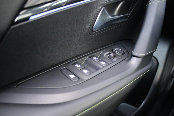 Peugeot 2008 1.2 Hybrid 145PK AUTOMAAT GT PACK | ELEKTRISCH BEDIENBARE BESTUURDERSSTOEL | NAVIGATIE | FULL LED KOPLAMPEN | DRAADLOZE APPLE CARPLAY/ANDROID AUTO | ADAPTIVE CRUISE CONTROL | CAMERA VOOR + ACHTER | CLIMATE CONTROL | LICHTMETALEN VELGEN 17" | KEYLESS ENTRY/START | DAB+ RADIO | ALCANTARA/LEDEREN BEKLEDING  | DODEHOEK DETECTIE | PARKEERSENSOREN VOOR + ACHTER | STOEL VERWARMING | DRAADLOZE TELEFOONLADER |