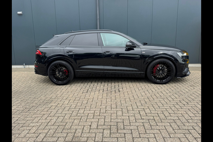 Audi Q8 55 TFSI quattro * S-line * Panoramadak * Dealer onderh. *