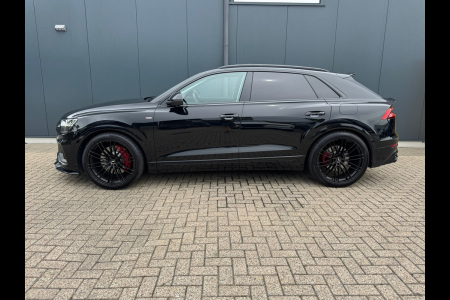Audi Q8 55 TFSI quattro * S-line * Panoramadak * Dealer onderh. *