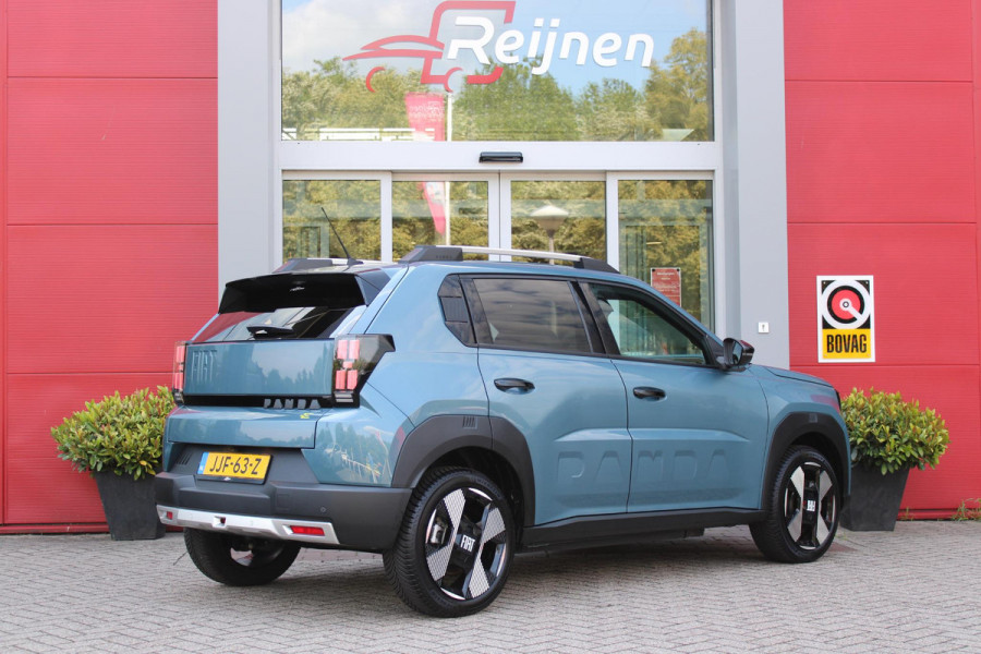 Fiat Grande Panda LA PRIMA 113PK 11 kW 44 kWh | DRAADLOZE APPLE CARPLAY/ANDROID AUTO | NAVIGATIE | ACHTERUITRIJCAMERA | PARKEERSENSOREN VOOR + ACHTER | DRAADLOZE TELEFOONLADER | LED KOPLAMPEN | CLIMATE CONTROL | 3-FASE | 17" LICHTMETALEN VELGEN | PRIVACY GLASS | ACHTERSPOILER |