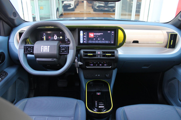 Fiat Grande Panda LA PRIMA 113PK 11 kW 44 kWh | DRAADLOZE APPLE CARPLAY/ANDROID AUTO | NAVIGATIE | ACHTERUITRIJCAMERA | PARKEERSENSOREN VOOR + ACHTER | DRAADLOZE TELEFOONLADER | LED KOPLAMPEN | CLIMATE CONTROL | 3-FASE | 17" LICHTMETALEN VELGEN | PRIVACY GLASS | ACHTERSPOILER |