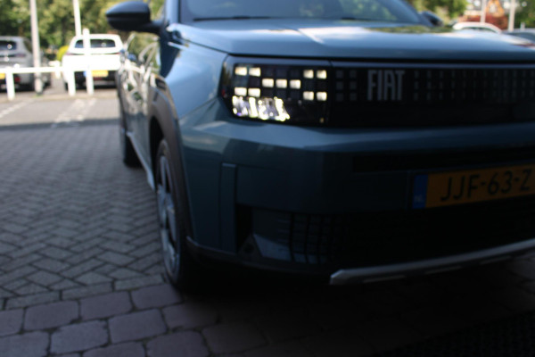 Fiat Grande Panda LA PRIMA 113PK 11 kW 44 kWh | DRAADLOZE APPLE CARPLAY/ANDROID AUTO | NAVIGATIE | ACHTERUITRIJCAMERA | PARKEERSENSOREN VOOR + ACHTER | DRAADLOZE TELEFOONLADER | LED KOPLAMPEN | CLIMATE CONTROL | 3-FASE | 17" LICHTMETALEN VELGEN | PRIVACY GLASS | ACHTERSPOILER |