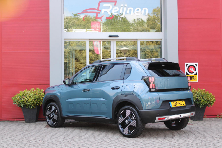 Fiat Grande Panda LA PRIMA 113PK 11 kW 44 kWh | DRAADLOZE APPLE CARPLAY/ANDROID AUTO | NAVIGATIE | ACHTERUITRIJCAMERA | PARKEERSENSOREN VOOR + ACHTER | DRAADLOZE TELEFOONLADER | LED KOPLAMPEN | CLIMATE CONTROL | 3-FASE | 17" LICHTMETALEN VELGEN | PRIVACY GLASS | ACHTERSPOILER |