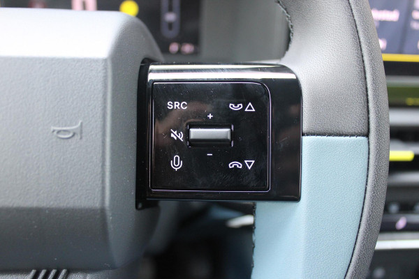 Fiat Grande Panda LA PRIMA 113PK 11 kW 44 kWh | DRAADLOZE APPLE CARPLAY/ANDROID AUTO | NAVIGATIE | ACHTERUITRIJCAMERA | PARKEERSENSOREN VOOR + ACHTER | DRAADLOZE TELEFOONLADER | LED KOPLAMPEN | CLIMATE CONTROL | 3-FASE | 17" LICHTMETALEN VELGEN | PRIVACY GLASS | ACHTERSPOILER |