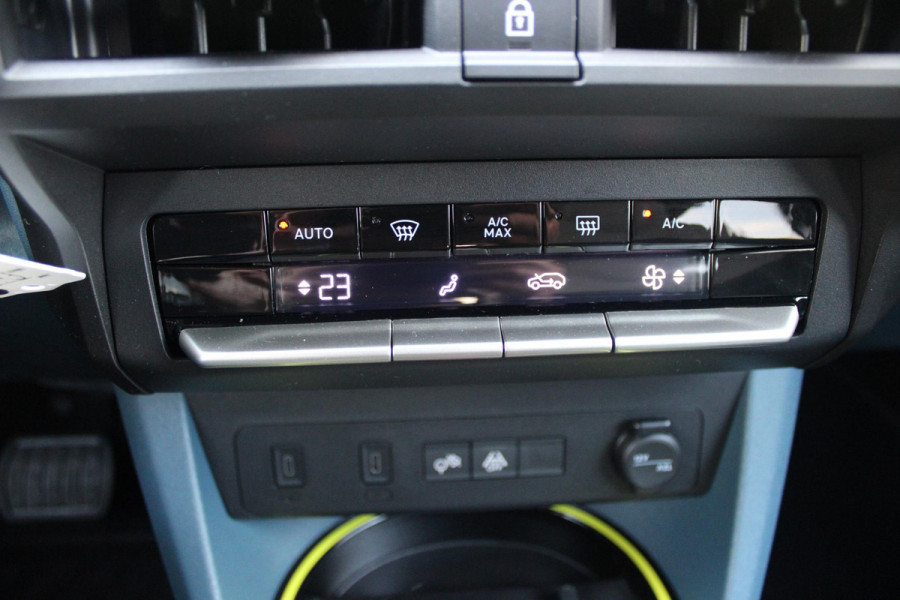 Fiat Grande Panda LA PRIMA 113PK 11 kW 44 kWh | DRAADLOZE APPLE CARPLAY/ANDROID AUTO | NAVIGATIE | ACHTERUITRIJCAMERA | PARKEERSENSOREN VOOR + ACHTER | DRAADLOZE TELEFOONLADER | LED KOPLAMPEN | CLIMATE CONTROL | 3-FASE | 17" LICHTMETALEN VELGEN | PRIVACY GLASS | ACHTERSPOILER |