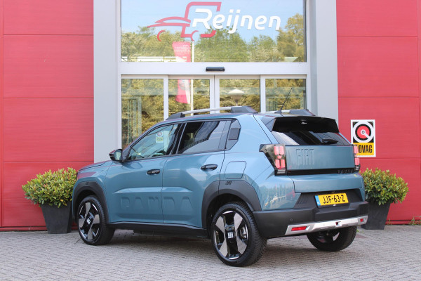 Fiat Grande Panda LA PRIMA 113PK 11 kW 44 kWh | DRAADLOZE APPLE CARPLAY/ANDROID AUTO | NAVIGATIE | ACHTERUITRIJCAMERA | PARKEERSENSOREN VOOR + ACHTER | DRAADLOZE TELEFOONLADER | LED KOPLAMPEN | CLIMATE CONTROL | 3-FASE | 17" LICHTMETALEN VELGEN | PRIVACY GLASS | ACHTERSPOILER |
