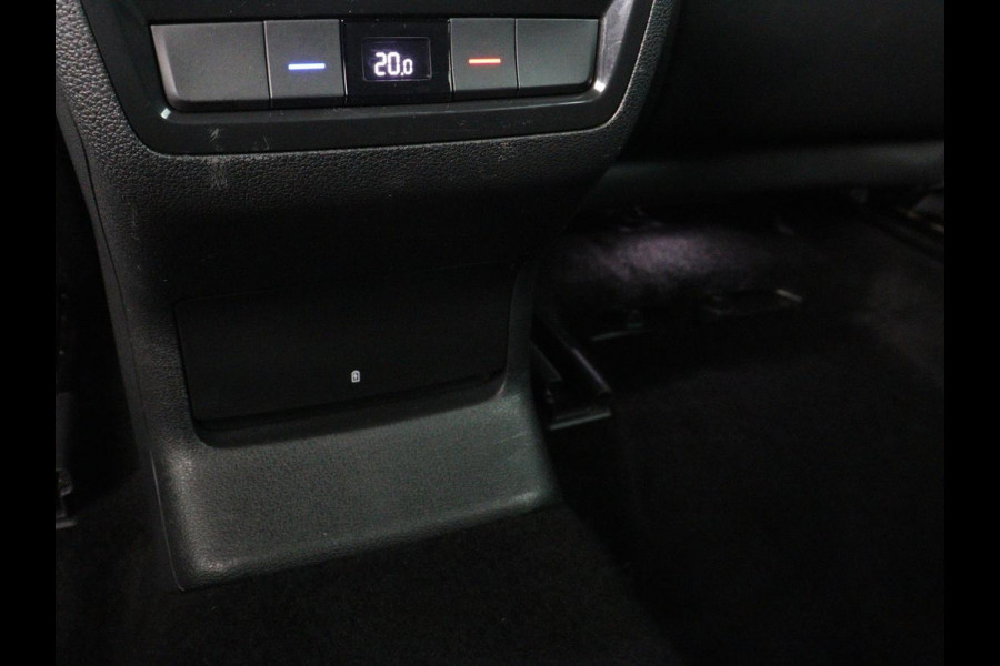 Škoda Kodiaq 1.5 TSI Sportline Business 7p. | Panoramadak | 360 Camera | Carplay | Trekhaak | Navigatie | Climate control | DAB+ | Adaptive cruise | Stoel & stuurwielverwarming | Side assist