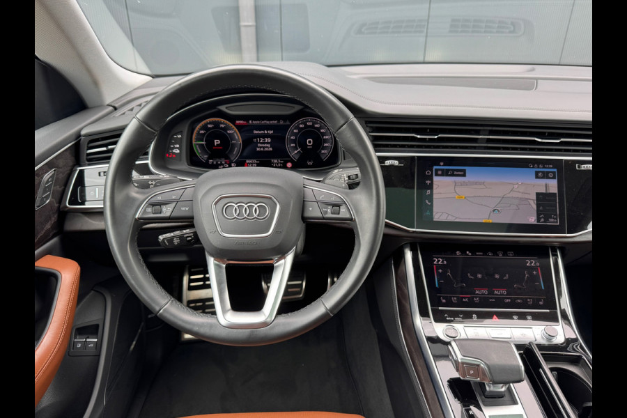 Audi Q8 55 TFSI quattro * S-line * Panoramadak * Dealer onderh. *