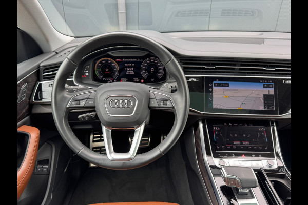 Audi Q8 55 TFSI quattro * S-line * Panoramadak * Dealer onderh. *