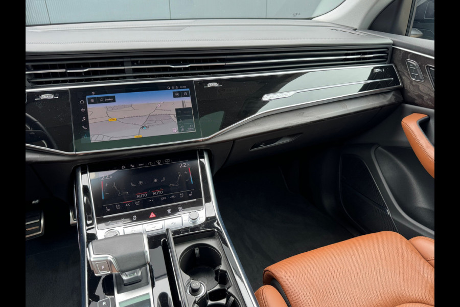 Audi Q8 55 TFSI quattro * S-line * Panoramadak * Dealer onderh. *