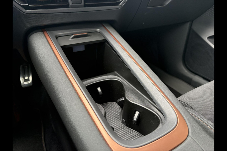 CUPRA Born Essential 62 kWh | 19 Inch | PDC V+A | Carplay | Stuurverwarming |