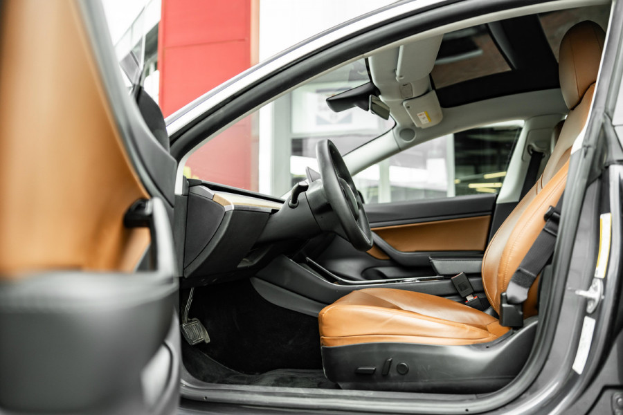 Tesla Model 3 Standard RWD Plus | Trekhaak | Tabacco Leder