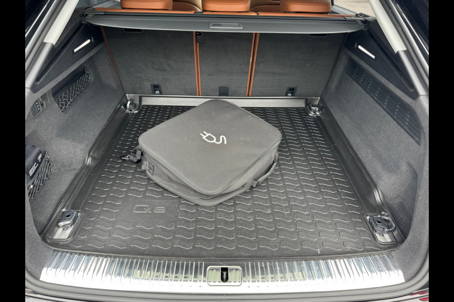 Audi Q8 55 TFSI quattro * S-line * Panoramadak * Dealer onderh. *