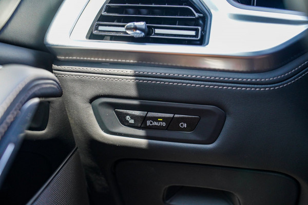 BMW X5 XDrive50e High Executive | X5M Kuipstoelen | Driving assistant Prof | HuD | Dravit Grau | Luchtvering | Stoelverkoeling |