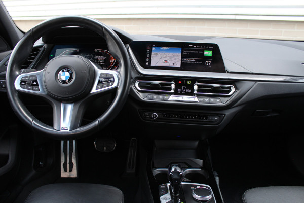 BMW 1-serie 118i High Executive M-Sport Plus | Shadow Line | Panoramadak | Leder | Active Cruise