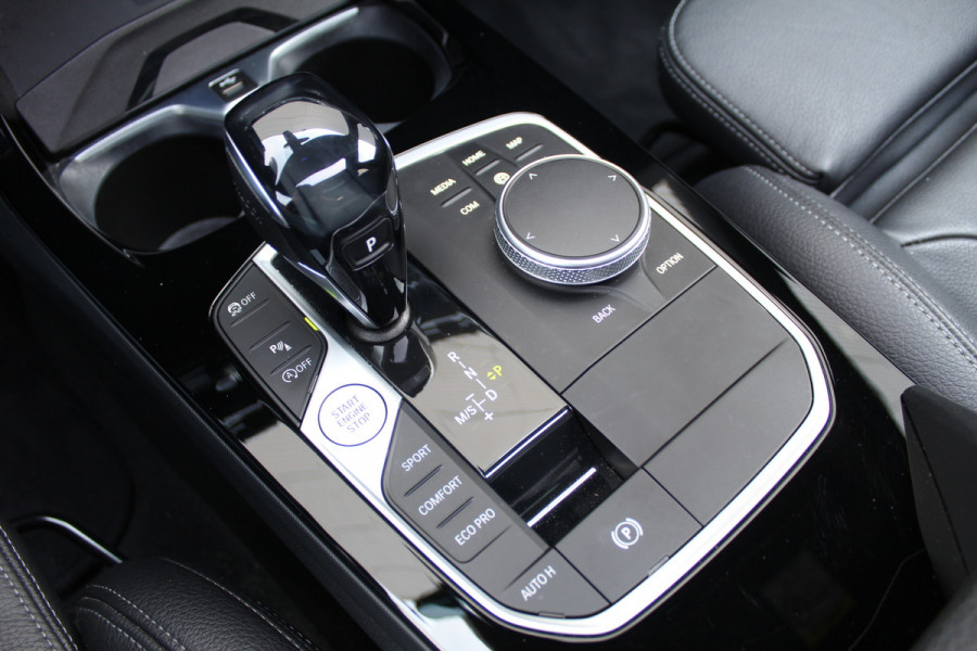 BMW 1-serie 118i High Executive M-Sport Plus | Shadow Line | Panoramadak | Leder | Active Cruise