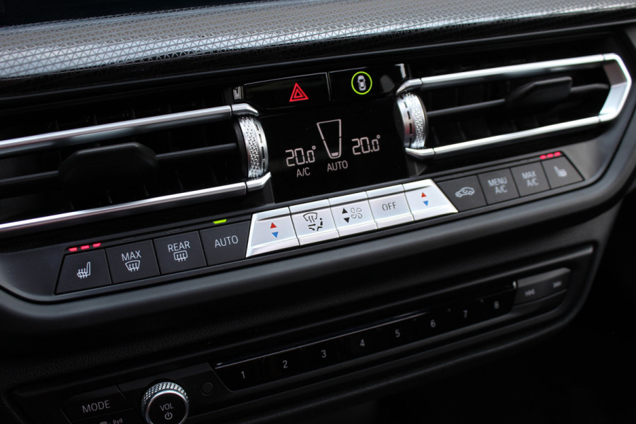 BMW 1-serie 118i High Executive M-Sport Plus | Shadow Line | Panoramadak | Leder | Active Cruise