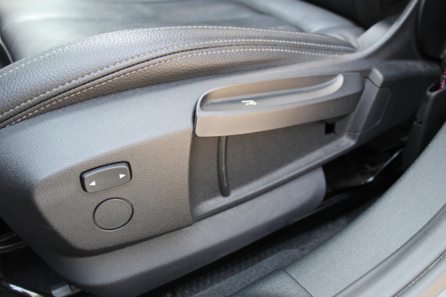 BMW 1-serie 118i High Executive M-Sport Plus | Shadow Line | Panoramadak | Leder | Active Cruise