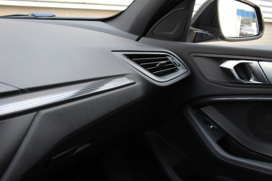 BMW 1-serie 118i High Executive M-Sport Plus | Shadow Line | Panoramadak | Leder | Active Cruise