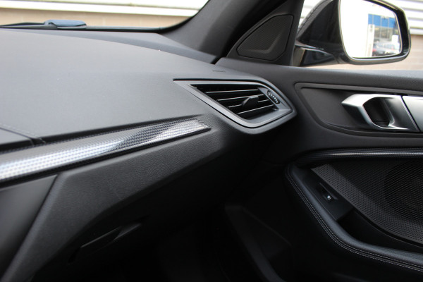 BMW 1-serie 118i High Executive M-Sport Plus | Shadow Line | Panoramadak | Leder | Active Cruise