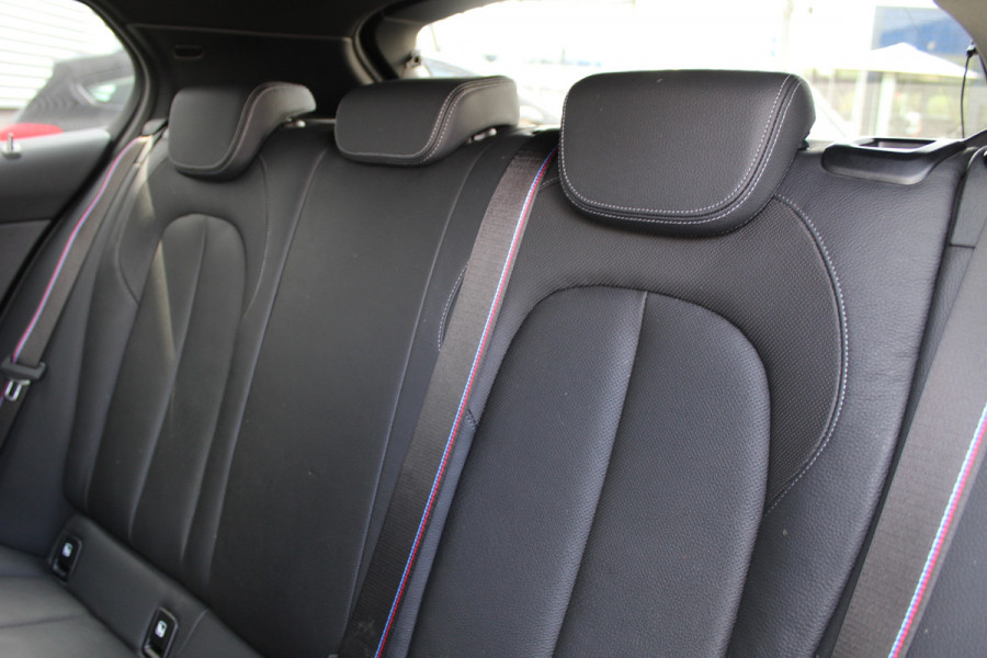 BMW 1-serie 118i High Executive M-Sport Plus | Shadow Line | Panoramadak | Leder | Active Cruise