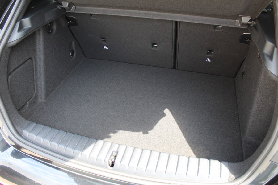 BMW 1-serie 118i High Executive M-Sport Plus | Shadow Line | Panoramadak | Leder | Active Cruise