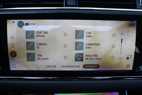 Land Rover Range Rover Evoque 1.5 P300e AWD 254PK R-DYNAMIC HSE | PANORAMISCH SCHUIF / KANTELDAK | ELEKTRISCH VERSTELBARE VOORSTOELEN / BESTUURDERSTOEL MET GEHEUGEN | LEDEREN BEKLEDING | VOORSTOELEN  VERWARMBAAR | 20" LICHTMETALEN VELGEN | KEYLESS ENTRY / START | DODEHOEK DETECTIE | EXTRA GETINTE ACHTERRUITEN | FULL LED KOPLAMPEN | LED ACHTERLICHTEN | ADAPTIVE CRUISE CONTROL | APPLE CARPLAY | ACHTERKLEP ELEKTRISCH BEDIENBAAR | MERIDIAN PREMIUM AUDIO SYSTEEM | RODE REMKLAUWEN |
