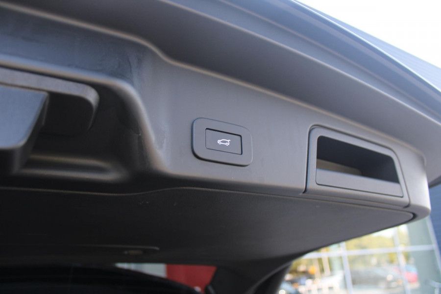 Land Rover Range Rover Evoque 1.5 P300e AWD 254PK R-DYNAMIC HSE | PANORAMISCH SCHUIF / KANTELDAK | ELEKTRISCH VERSTELBARE VOORSTOELEN / BESTUURDERSTOEL MET GEHEUGEN | LEDEREN BEKLEDING | VOORSTOELEN  VERWARMBAAR | 20" LICHTMETALEN VELGEN | KEYLESS ENTRY / START | DODEHOEK DETECTIE | EXTRA GETINTE ACHTERRUITEN | FULL LED KOPLAMPEN | LED ACHTERLICHTEN | ADAPTIVE CRUISE CONTROL | APPLE CARPLAY | ACHTERKLEP ELEKTRISCH BEDIENBAAR | MERIDIAN PREMIUM AUDIO SYSTEEM | RODE REMKLAUWEN |