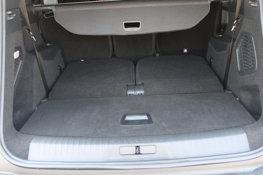 Peugeot 5008 1.2 Hybrid 145PK ALLURE 7p | 360° VISION & DRIVE ASSIST PACK: ANTI DIEFSTAL ALARM MET SUPERVERGRENDELING/VERWARMBAAR VOLLEDEREN STUURWIEL/VISEOPARK 360° HD CAMERA'S MET PARKEERHULP VOOR, BUITENSPIEGELS MET KANTELFUNCTIE BIJ HET ACHTERUITRIJDEN/ADAPTIVE CRUISE CONTROL MET STOP & GO FUNCTIE, REAR CROSS TRAFFIC ALERT, LANE CHANGE ASSIST, DODEHOEK DETECTIE, GROOTLICHT ASSISTENT | PANORAMIC NAVIGATION PACK: PEUGEOT PANORAMIC i-COCKPIT MET GEBOGEN EN ZWEVEND HD SCHERM/PEUGEOT 3D NAVIGATIE/SPRAAKHERKENNING/3-USB AANSLUITINGEN/DRAADLOZE TELEFOONLADER | SEAT PACK: AGR STOEL MET