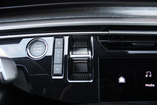 Peugeot 5008 1.2 Hybrid 145PK ALLURE 7p | 360° VISION & DRIVE ASSIST PACK: ANTI DIEFSTAL ALARM MET SUPERVERGRENDELING/VERWARMBAAR VOLLEDEREN STUURWIEL/VISEOPARK 360° HD CAMERA'S MET PARKEERHULP VOOR, BUITENSPIEGELS MET KANTELFUNCTIE BIJ HET ACHTERUITRIJDEN/ADAPTIVE CRUISE CONTROL MET STOP & GO FUNCTIE, REAR CROSS TRAFFIC ALERT, LANE CHANGE ASSIST, DODEHOEK DETECTIE, GROOTLICHT ASSISTENT | PANORAMIC NAVIGATION PACK: PEUGEOT PANORAMIC i-COCKPIT MET GEBOGEN EN ZWEVEND HD SCHERM/PEUGEOT 3D NAVIGATIE/SPRAAKHERKENNING/3-USB AANSLUITINGEN/DRAADLOZE TELEFOONLADER | SEAT PACK: AGR STOEL MET