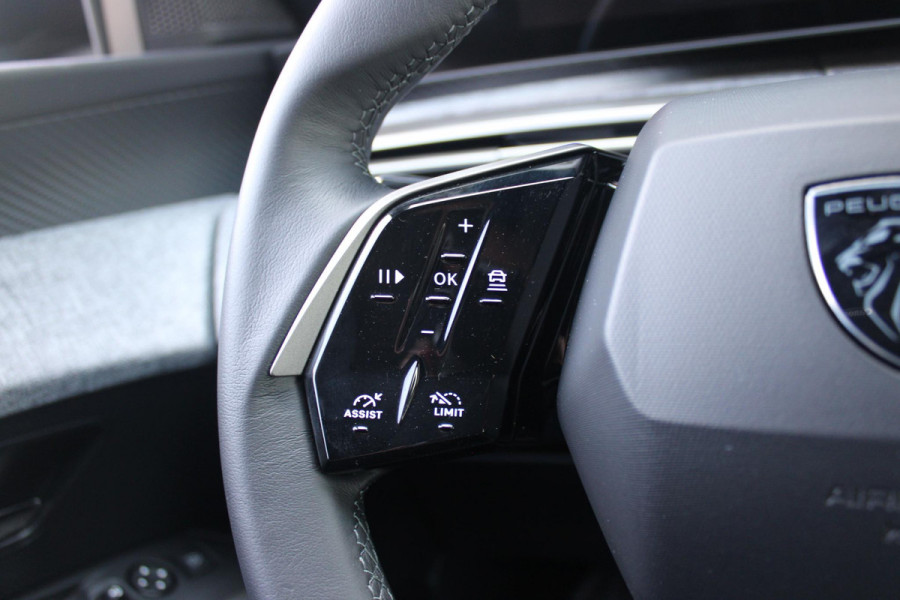 Peugeot 5008 1.2 Hybrid 145PK ALLURE 7p | 360° VISION & DRIVE ASSIST PACK: ANTI DIEFSTAL ALARM MET SUPERVERGRENDELING/VERWARMBAAR VOLLEDEREN STUURWIEL/VISEOPARK 360° HD CAMERA'S MET PARKEERHULP VOOR, BUITENSPIEGELS MET KANTELFUNCTIE BIJ HET ACHTERUITRIJDEN/ADAPTIVE CRUISE CONTROL MET STOP & GO FUNCTIE, REAR CROSS TRAFFIC ALERT, LANE CHANGE ASSIST, DODEHOEK DETECTIE, GROOTLICHT ASSISTENT | PANORAMIC NAVIGATION PACK: PEUGEOT PANORAMIC i-COCKPIT MET GEBOGEN EN ZWEVEND HD SCHERM/PEUGEOT 3D NAVIGATIE/SPRAAKHERKENNING/3-USB AANSLUITINGEN/DRAADLOZE TELEFOONLADER | SEAT PACK: AGR STOEL MET