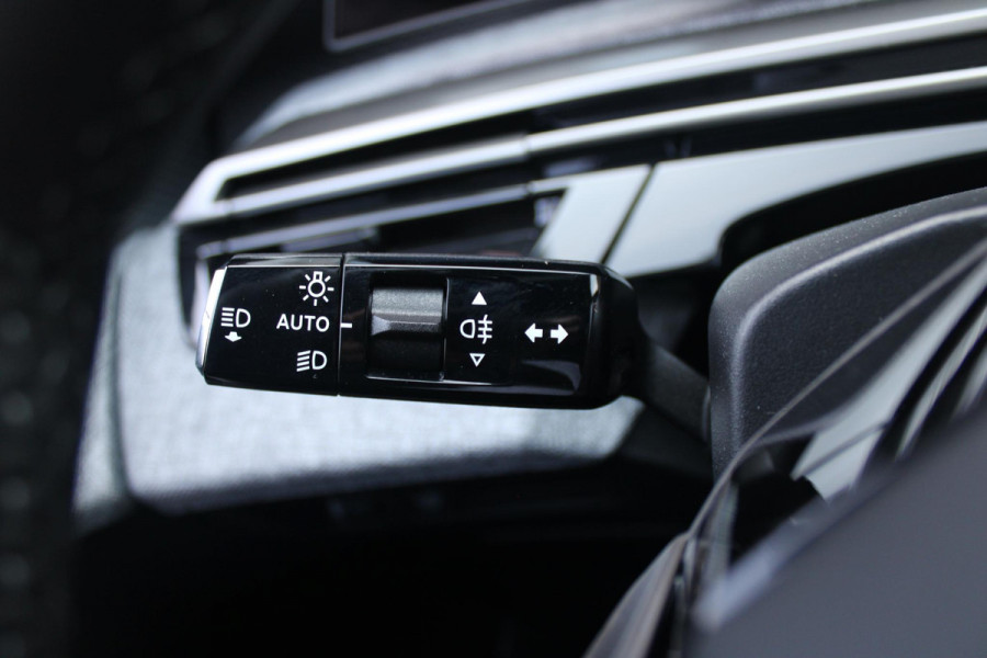 Peugeot 5008 1.2 Hybrid 145PK ALLURE 7p | 360° VISION & DRIVE ASSIST PACK: ANTI DIEFSTAL ALARM MET SUPERVERGRENDELING/VERWARMBAAR VOLLEDEREN STUURWIEL/VISEOPARK 360° HD CAMERA'S MET PARKEERHULP VOOR, BUITENSPIEGELS MET KANTELFUNCTIE BIJ HET ACHTERUITRIJDEN/ADAPTIVE CRUISE CONTROL MET STOP & GO FUNCTIE, REAR CROSS TRAFFIC ALERT, LANE CHANGE ASSIST, DODEHOEK DETECTIE, GROOTLICHT ASSISTENT | PANORAMIC NAVIGATION PACK: PEUGEOT PANORAMIC i-COCKPIT MET GEBOGEN EN ZWEVEND HD SCHERM/PEUGEOT 3D NAVIGATIE/SPRAAKHERKENNING/3-USB AANSLUITINGEN/DRAADLOZE TELEFOONLADER | SEAT PACK: AGR STOEL MET