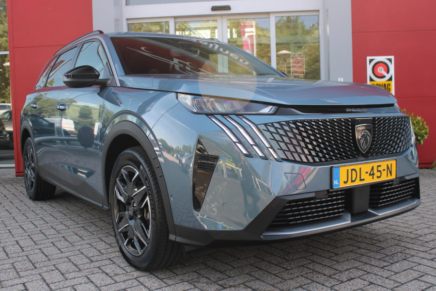 Peugeot 5008 1.2 Hybrid 145PK ALLURE 7p | 360° VISION & DRIVE ASSIST PACK: ANTI DIEFSTAL ALARM MET SUPERVERGRENDELING/VERWARMBAAR VOLLEDEREN STUURWIEL/VISEOPARK 360° HD CAMERA'S MET PARKEERHULP VOOR, BUITENSPIEGELS MET KANTELFUNCTIE BIJ HET ACHTERUITRIJDEN/ADAPTIVE CRUISE CONTROL MET STOP & GO FUNCTIE, REAR CROSS TRAFFIC ALERT, LANE CHANGE ASSIST, DODEHOEK DETECTIE, GROOTLICHT ASSISTENT | PANORAMIC NAVIGATION PACK: PEUGEOT PANORAMIC i-COCKPIT MET GEBOGEN EN ZWEVEND HD SCHERM/PEUGEOT 3D NAVIGATIE/SPRAAKHERKENNING/3-USB AANSLUITINGEN/DRAADLOZE TELEFOONLADER | SEAT PACK: AGR STOEL MET