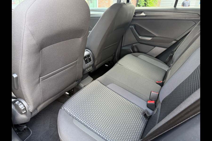 Volkswagen T-Roc 1.5 TSI Style Business - Automaat - Pano/Schuifdak - Navi - Parkeerhulp
