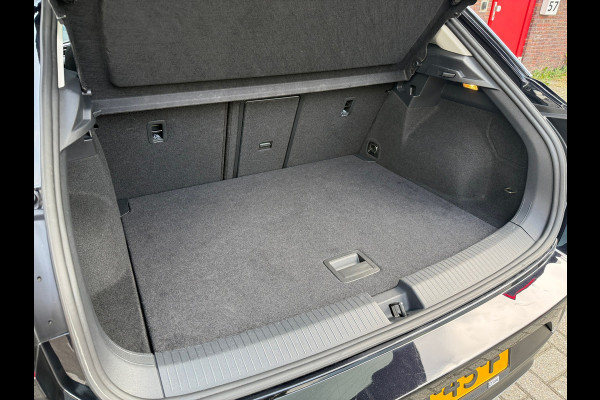 Volkswagen T-Roc 1.5 TSI Style Business - Automaat - Pano/Schuifdak - Navi - Parkeerhulp