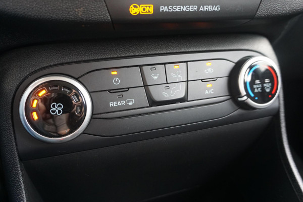 Ford Fiesta 1.1 /Navigatie/Parkeersensoren/Cruisecontrol/ Dealeronderhouden.