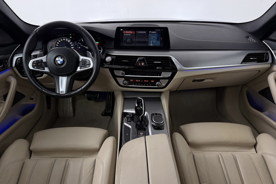 BMW 5 Serie Touring 540i xDrive High Executive (PANORAMADAK, ADAPTIEVE CRUISE, SFEERVERLICHTING, DEALER ONDERHOUDEN)