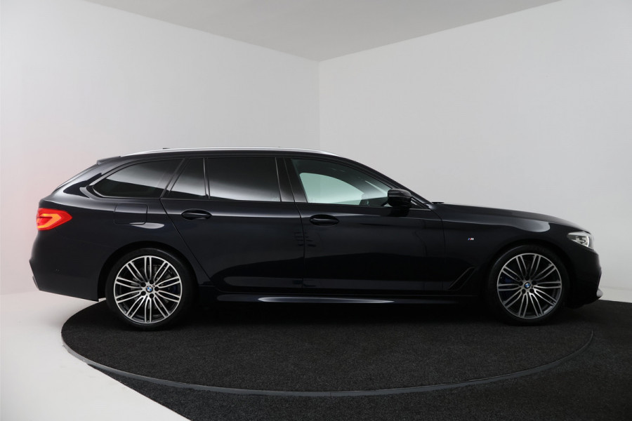 BMW 5 Serie Touring 540i xDrive High Executive (PANORAMADAK, ADAPTIEVE CRUISE, SFEERVERLICHTING, DEALER ONDERHOUDEN)