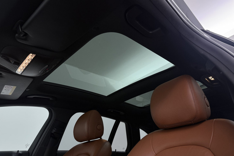 Mercedes-Benz C-Klasse Estate 180 Solution AMG (PANORAMADAK, SFEERVERLICHTING, ELEKT. STOELEN, MULTIBEAM KOPLAMPEN, CAMERA)
