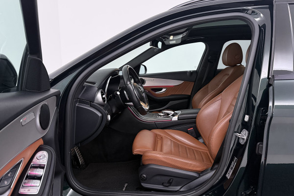 Mercedes-Benz C-Klasse Estate 180 Solution AMG (PANORAMADAK, SFEERVERLICHTING, ELEKT. STOELEN, MULTIBEAM KOPLAMPEN, CAMERA)
