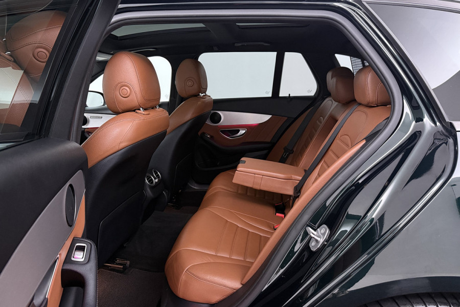 Mercedes-Benz C-Klasse Estate 180 Solution AMG (PANORAMADAK, SFEERVERLICHTING, ELEKT. STOELEN, MULTIBEAM KOPLAMPEN, CAMERA)