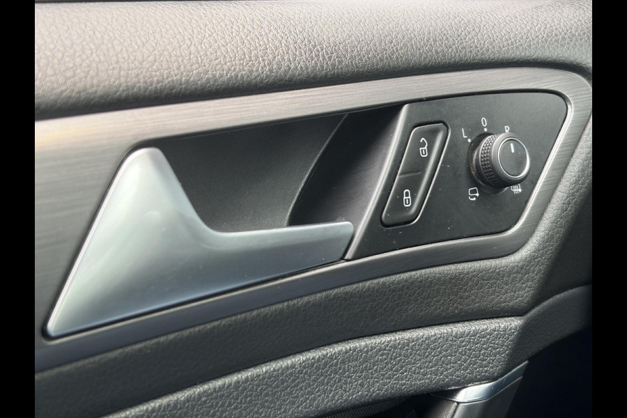 Volkswagen e-Golf e-Golf SOH 91.07%,Navi,Carplay,Camera,Stoelverwarming,Clima,Cruise,Pdc,Lm velgen,Dealer Onderhouden,N.A.P,Apk tot 11-2026